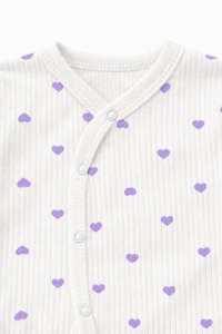Compleu bebe alb cu inimioare mov si caciulita din bumbac ribat - Img 3