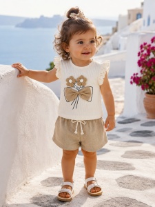 Compleu vara fetite cu pantaloni scurti bej si bluza cu fundita florala