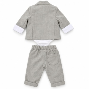 Costum elegant bebe baieti 3 piese gri cu sacou pantaloni body si papion, fotografie de produs pe fundal alb