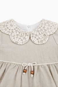 Rochie bebe fetita bej din in cu dantela si guler elegant - Img 6