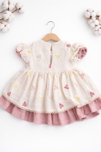 Rochita bebe fetita din muselina crem cu inimioare brodate si volane roz - Img 3