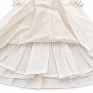 Rochita fetita ivory cu broderie florala si pliuri, detaliu material si finisaje