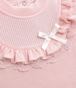 Salopeta scurta bebe roz cu dantela si volanase, eleganta si delicata pentru fetite - Img 4