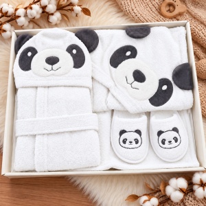 Set baie bebe 3 piese, bumbac, halat cu gluga, prosop si papuci, model Panda, alb - Img 3