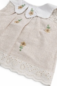 Set bebe 2 piese vara bluza pantaloni scurti bej flori dantela fete - Img 4