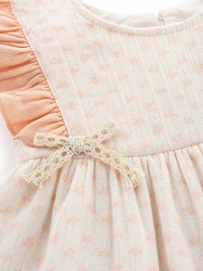 Set bebe fetita muselina 2 piese – bluza cu volane si pantaloni scurti culoare piersica - Img 4