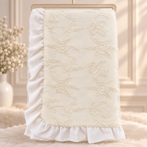 Set botez fetita premium 4 piese ivoire cu dantela, bumbac la interior si paturica eleganta - Img 4