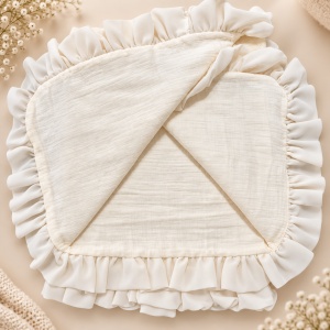 Set botez fetita premium din muselina 4 piese ivoire cu dantela, broderii si paturica - Img 6