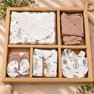 Set complet bebe din muselina 10 piese cu imprimeu baloane, alb si maro - Img 2