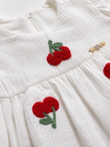 Set fetita 2 piese bluza alba cu cirese si fusta rosie vaporoasa din vascoza - Img 5