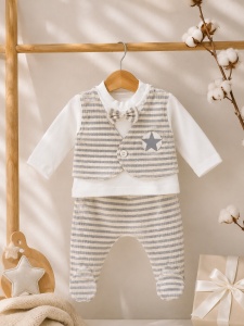 Set nou nascut 10 piese gri cu dungi din bumbac, complet pentru bebelusi, prezentare in decor
