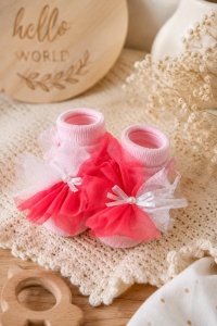 Sosete bebe roz cu tull si fundite elegante pentru fetite