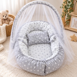 Cuib pentru nou-nascuti din bumbac, model stelute gri, baby nest 50x70 cm, prezentare in decor
