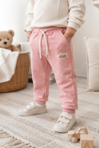 Pantaloni sport premium pentru copii din bumbac roz cu buzunare si snur reglabil