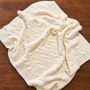 Patura imblanita bebe din lana naturala 95x85 cm, tricotata, crem - Img 3