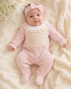 Salopeta bebe roz cu bentita, dantela eleganta si guleras din 100% bumbac
