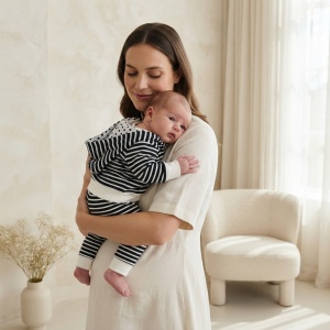 Set bebe 3 piese din bumbac alb-negru cu hanorac cu gluga, body si pantaloni - Img 3