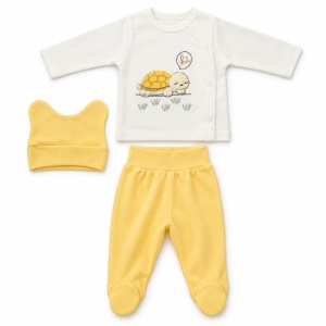 Compleu bebe alb si galben cu bluza, pantaloni si caciulita, fotografie de produs pe fundal alb