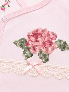 Set bebe fetita 3 piese roz cu imprimeu floral si broderie trandafir din bumbac - Img 3