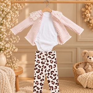 Set bebe fetita 4 piese cu body, cardigan tricotat din lana, pantaloni animal print si caciulita, roz - Img 3