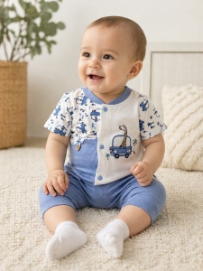 Set haine bebe baiat 2 piese bumbac premium – tricou cu capse si pantaloni albastri cu girafa