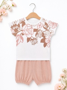 Set haine bebe fete 2 piese bumbac – tricou floral si pantaloni scurti bej roz - Img 2