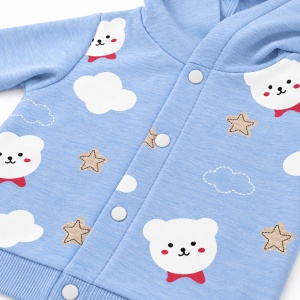 Compleu bebe baiat 3 piese bumbac cu hanorac body si pantaloni bleu, prezentare in decor