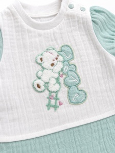Compleu bebe din muselina verde menta cu ursulet love si bentita 3 piese - Img 4