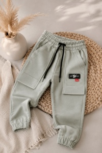 Pantaloni cargo premium pentru copii din bumbac verde salvie cu buzunare aplicate - Img 2