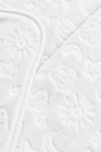 Paturica bebe alba cu model embosat 100x100 cm pufoasa moale pentru nou nascut - Img 5