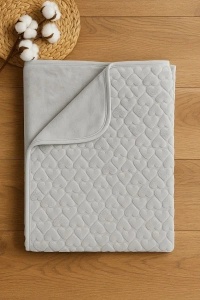 Paturica bebe gri cu inimioare embosate 100x100 cm pufoasa moale pentru bebelusi - Img 2