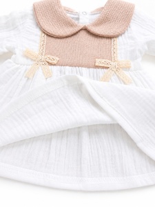Rochita bebe fetite din muselina alba cu guler bej si fundite elegante - Img 5