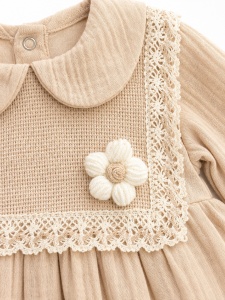 Rochita fetite din muselina bej, cu guler rotund, dantela si floare decorativa - Img 4