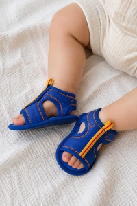 Sandale bebe albastre tip sport cu scai, usoare si confortabile pentru primii pasi
