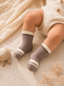 Set 3 perechi sosete bebe crem, gri si caramiziu unisex - Img 4