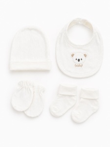 Set bebe 10 piese alb din bumbac moale nou nascut complet, fotografie de produs pe fundal alb