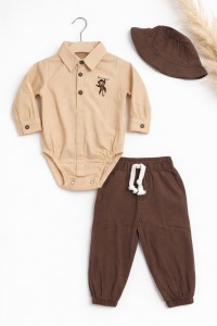 Set bebe baiat elegant body camasa bej pantaloni maro si palarie 3 piese casual - Img 2
