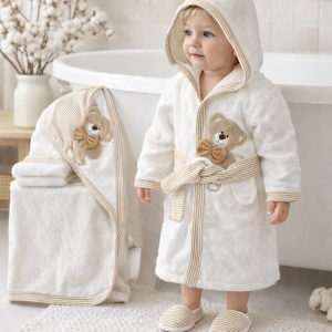 Set halat baie copii 4 piese cu gluga ursulet, prosop baie copii si papuci bebe pufosi