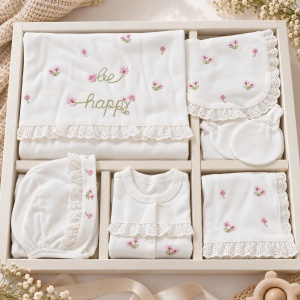 Set nou nascut 10 piese bumbac alb cu floricele roz, dantela, paturica si accesorii - Img 2