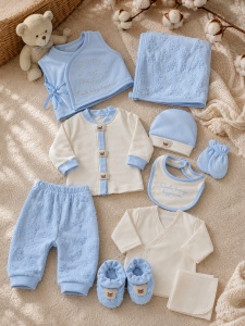 Set nou-nascut 10 piese din bumbac organic bleu cu paturica si vesta petrecuta