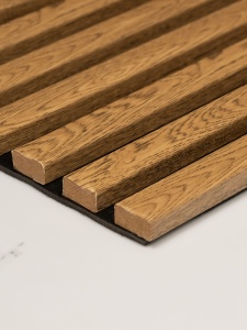 Panou Riflat Premium Golden Oak Luxury – Textură Stejar Auriu, Suport Acustic Fonoabsorbant
