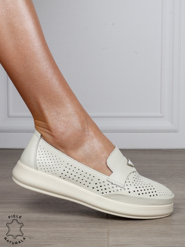 Mocasini Damă din Piele Naturală Perforata cu Accesoriu Metalic CRL1301 BEJ - Img 2
