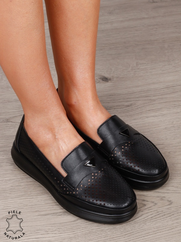 Mocasini Damă din Piele Naturală Perforata cu Accesoriu Metalic CRL1301 NEGRU - Img 3