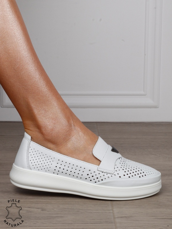 Mocasini Damă din Piele Naturală Perforata cu Accesoriu Metalic CRL1301 ALB - Img 3