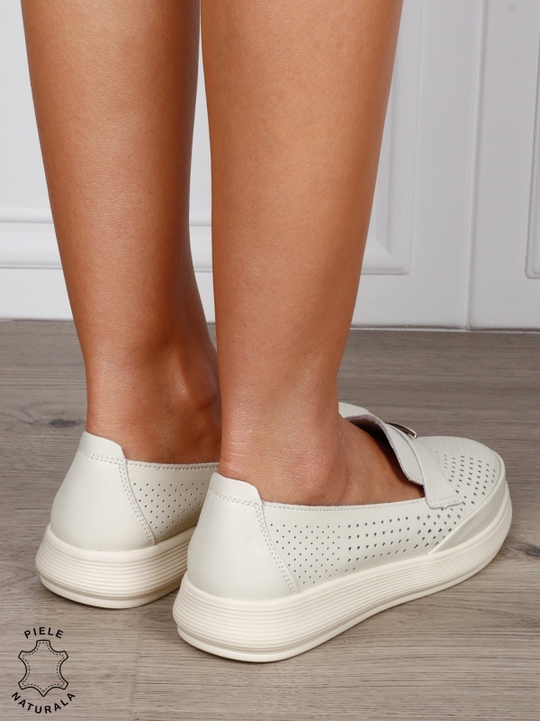 Mocasini Damă din Piele Naturală Perforata cu Accesoriu Metalic CRL1301 BEJ - Img 3