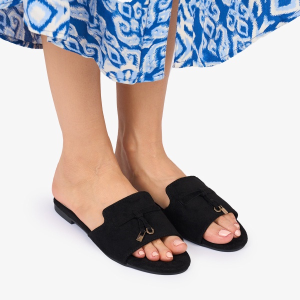 PAPUCI dama Piele ECOLOGICA CU DETALIU AURIU CRL1011 Culoare: NEGRU - Img 2