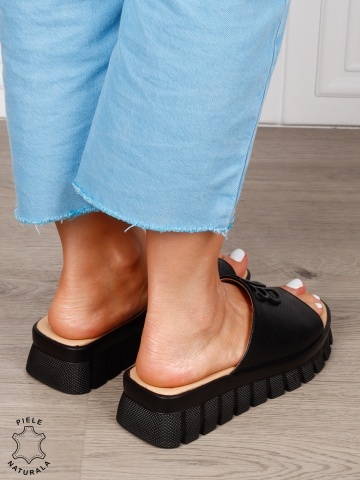 Papuci Damă din Piele Naturală cu Detalii Perforate și Talpă Groasă CRL1264 NEGRU - Img 3