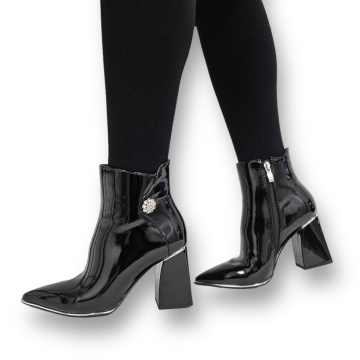 Botine DAMA Elegante din PIELE Ecologica Lacuita cu FERMOAR si Stras CRL0935 CULOARE: Negru
