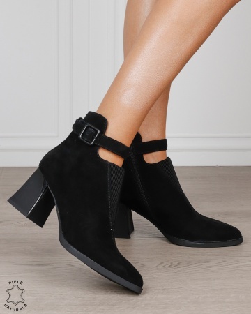 Botine damă din piele naturală întoarsă, cu elastic frontal și baretă cu cataramă CRL1885 NEGRU
