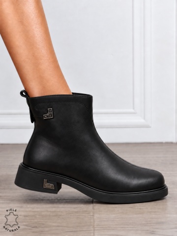 Ghete damă din piele naturală cu design clasic și talpă confortabilă CRL1856 NEGRU